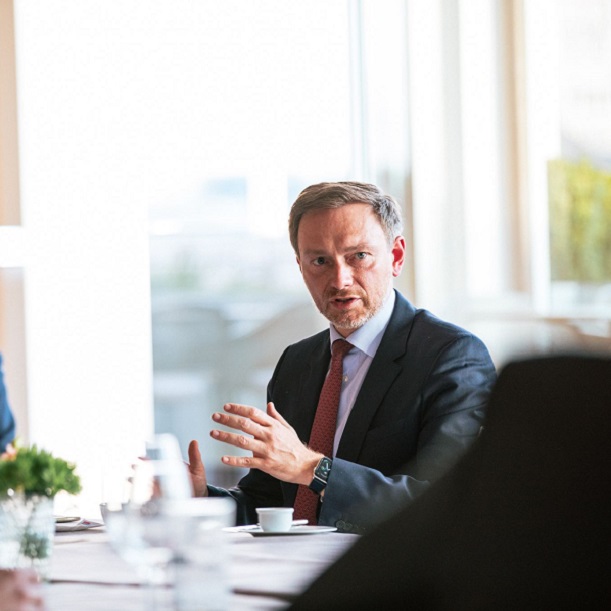 Beim CEO Roundtable in München diskutierten unsere Berater mit CEOs führender Unternehmen über das New Normal der Baubranche. Als Dinnergast und Keynote-Speaker brachte Christian Lindner seine Perspektive auf die Branche ein.